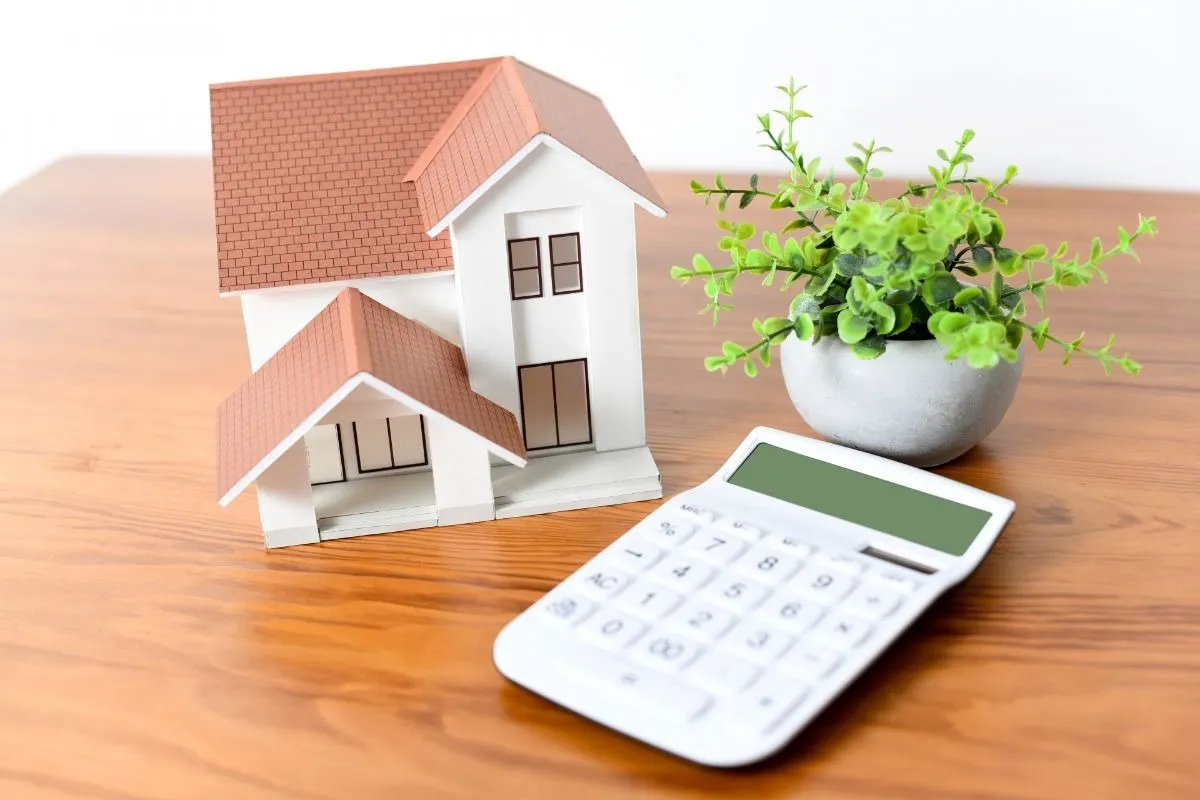 不動産を売却する時に必要な費用とは？手数料や税金の注意点について